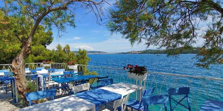 Dovolená u Splitu pro všechny věkové kategorie: apartmány pro 2–6 osob v plně vybaveném resortu