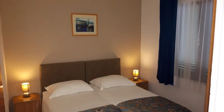 Dovolená u Splitu pro všechny věkové kategorie: apartmány pro 2–6 osob v plně vybaveném resortu