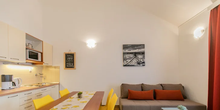 Dovolená u Splitu pro všechny věkové kategorie: apartmány pro 2–6 osob v plně vybaveném resortu