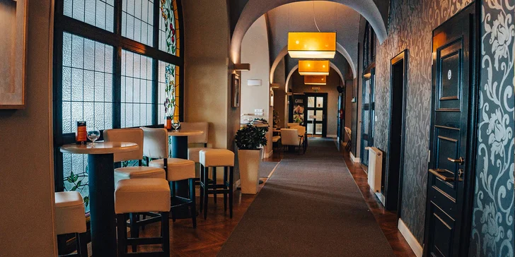 1–2 noci ve 4* zámeckém hotelu Větruše se snídaní a hodinou ve vířivce