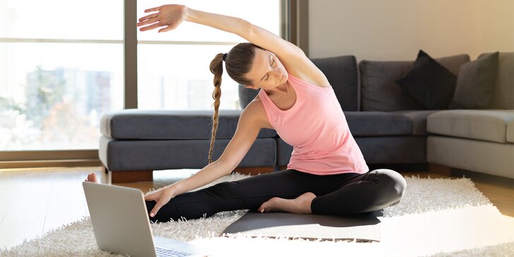 Online zdravotní cvičení na podložce nebo s židlí: protažení doma i v kanceláři, program na 1 či 3 měsíce