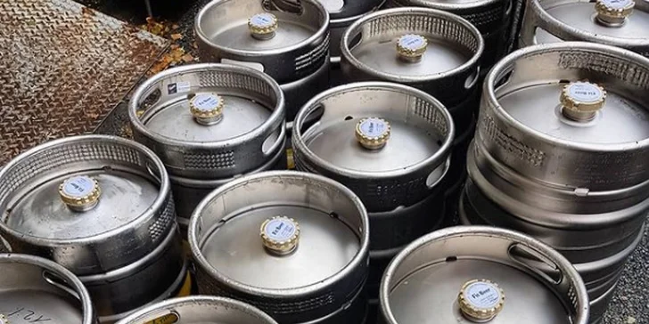 „Na jedno“ bez výčitek: 3–15 litrů nízkosacharidového piva Fit Beer stočeného do pet lahví