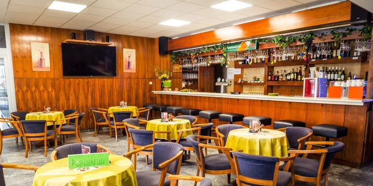 Jaro nebo podzim v hotelu u Máchova jezera s polopenzí i bazénem