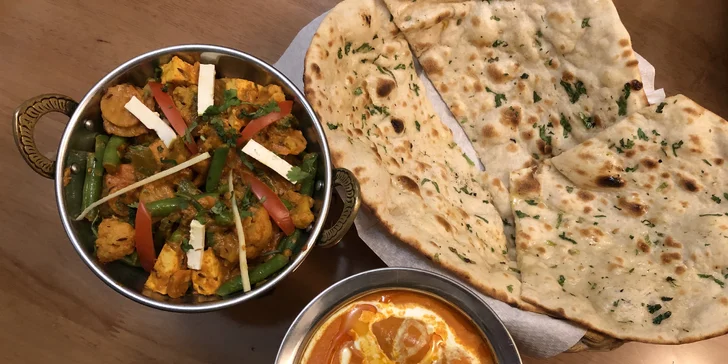 Indické menu pro 1 nebo 2 osoby: předkrm, masový nebo vegetariánský hlavní chod a lassi