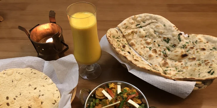 Indické menu pro 1 nebo 2 osoby: předkrm, masový nebo vegetariánský hlavní chod a lassi