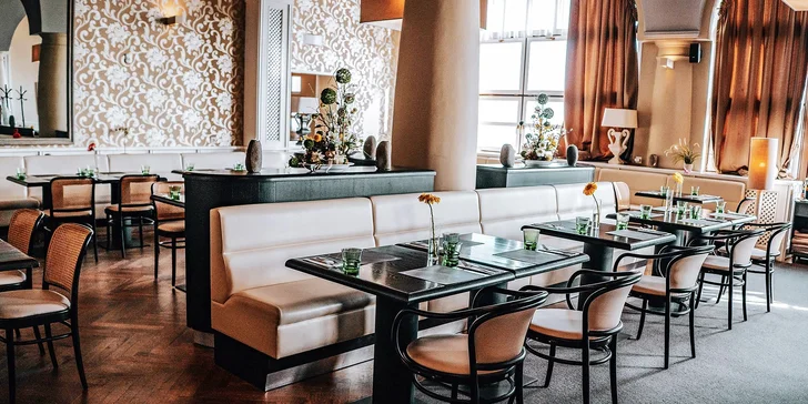 1–2 noci ve 4* zámeckém hotelu Větruše se snídaní a hodinou ve vířivce