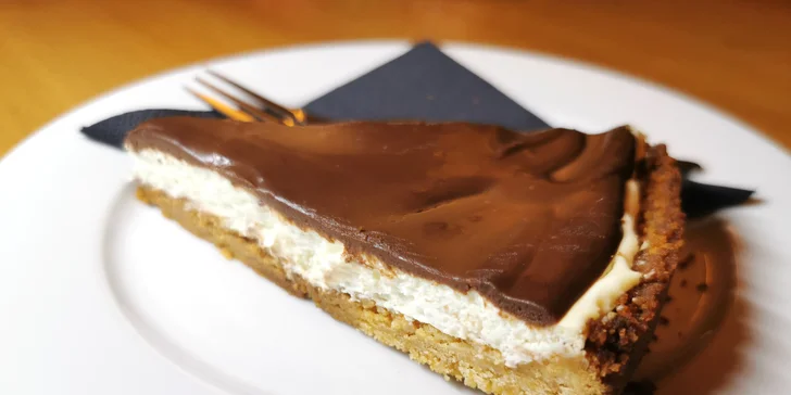 Menu od Chilli Táty: masové prkénko, burgery a Míša dort pro 2–4 osoby