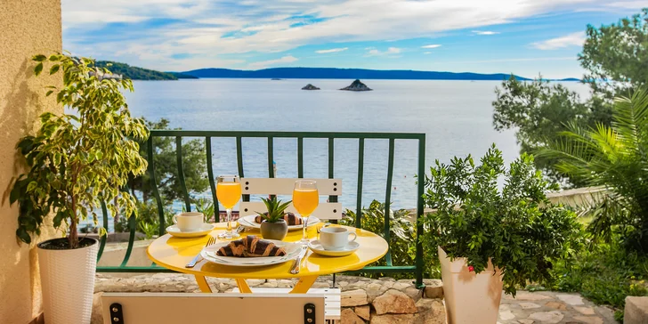 Dovolená u Splitu pro všechny věkové kategorie: apartmány pro 2–6 osob v plně vybaveném resortu
