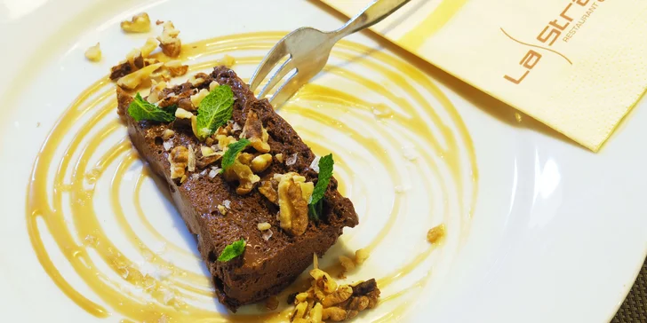 Krevety v tempuře, australský rumpsteak a čokoládové semifreddo pro dva