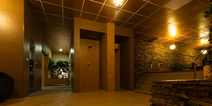 Romantika ve dvou: 100 minut v privátním wellness, víno a až 15chodové italské menu