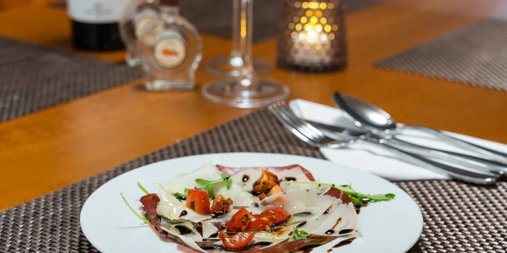 Romantika ve dvou: 100 minut v privátním wellness, víno a až 15chodové italské menu
