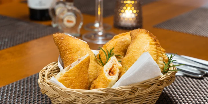 Romantika ve dvou: 100 minut v privátním wellness, víno a až 15chodové italské menu