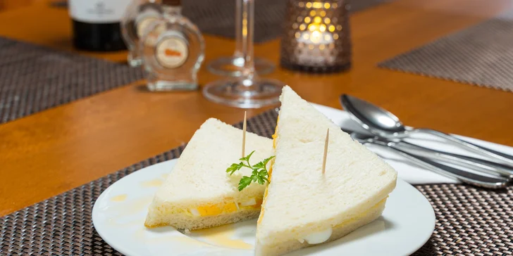 Romantika ve dvou: 100 minut v privátním wellness, víno a až 15chodové italské menu