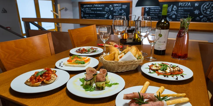 Romantika ve dvou: 100 minut v privátním wellness, víno a až 15chodové italské menu