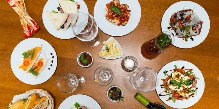 Romantika ve dvou: 100 minut v privátním wellness, víno a až 15chodové italské menu