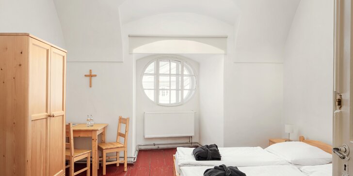 Božský klid broumovského kláštera: ubytování v nově renovované mnišské cele a snídaně