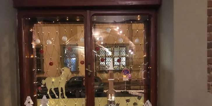 Káva Piazza D'oro a dezert dle výběru: lívanečky, závin nebo zmrzlina