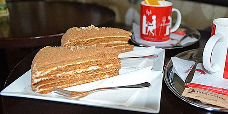 2 medovníky a 2 svařená vína v Cafe Klárov