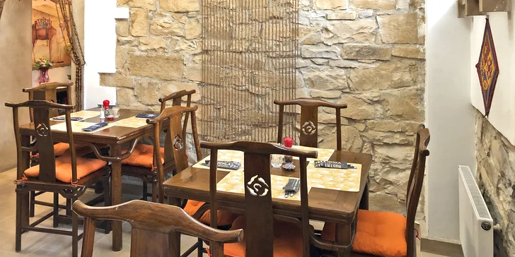 Indické menu pro 1 nebo 2 osoby: předkrm, masový nebo vegetariánský hlavní chod a lassi
