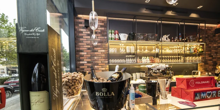 Italská restaurace a obchod Uno Due Tre: vouchery na jídlo a nápoje, vinotéku i italské suroviny