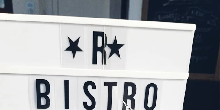 Bistro R: až 1000 Kč na burgery, quesadilly, hranolky, cibulové kroužky i dipy