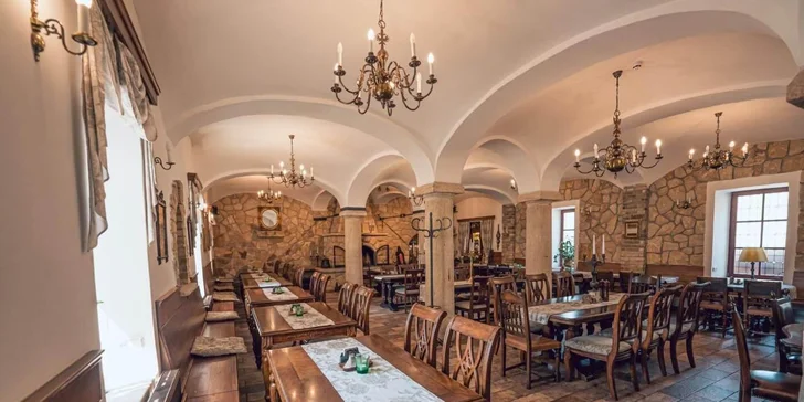 Dovolená na okraji Prahy: pobyt se snídaní, večeří i lahví prosecca