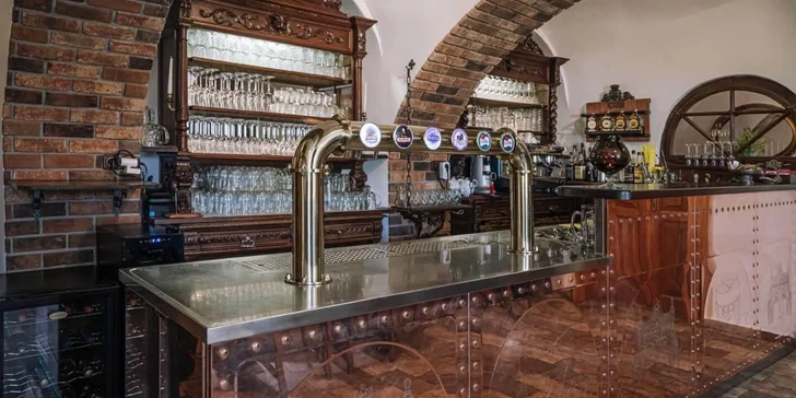 Dovolená na okraji Prahy: pobyt se snídaní, večeří i lahví prosecca