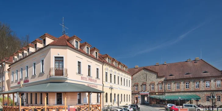Romantika pro 2 pod zámkem Hluboká: snídaně, skvělé menu, wellness i vstup do galerie či zoo
