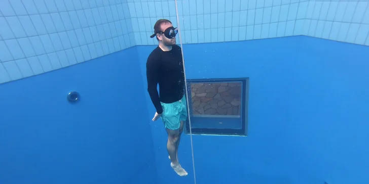 Kurz freedivingu v 8 metrů hluboké jámě pro jednoho, dva či celou rodinu