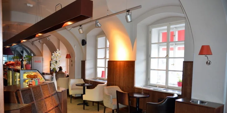 2 medovníky a 2 svařená vína v Cafe Klárov
