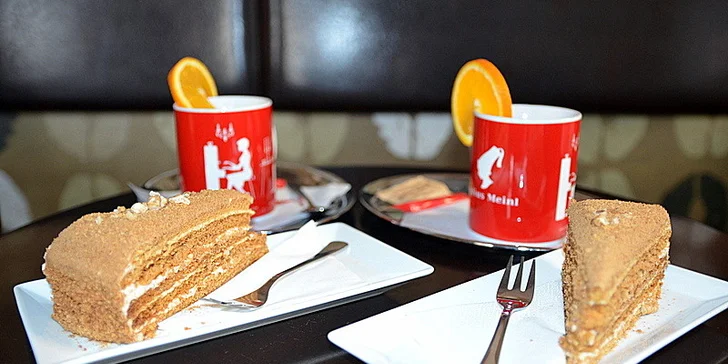 2 medovníky a 2 svařená vína v Cafe Klárov