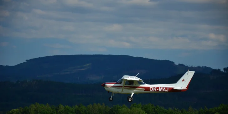 Jiný úhel pohledu: 15–20min. let letadlem nad hrady nebo opevněním