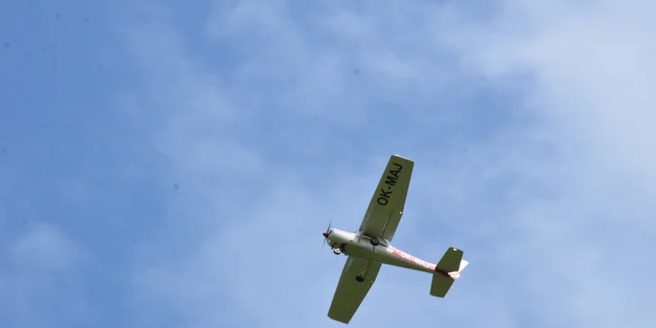 Jiný úhel pohledu: 15–20min. let letadlem nad hrady nebo opevněním