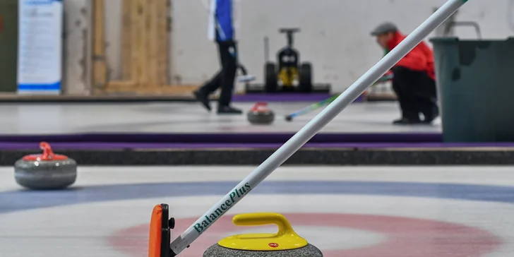Curling: vstup na turnaj pro veřejnost nebo startovací balíček pro začátečníky