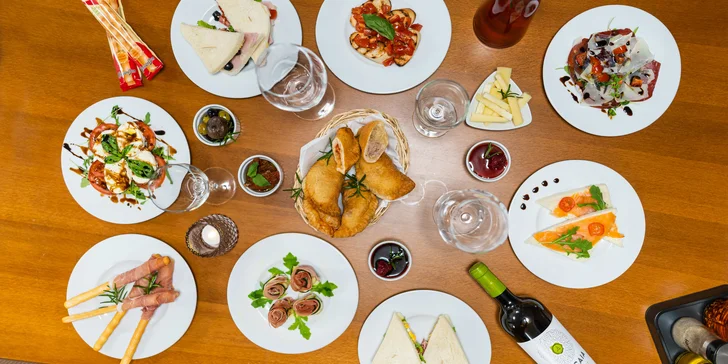 Romantika ve dvou: 100 minut v privátním wellness, víno a až 15chodové italské menu