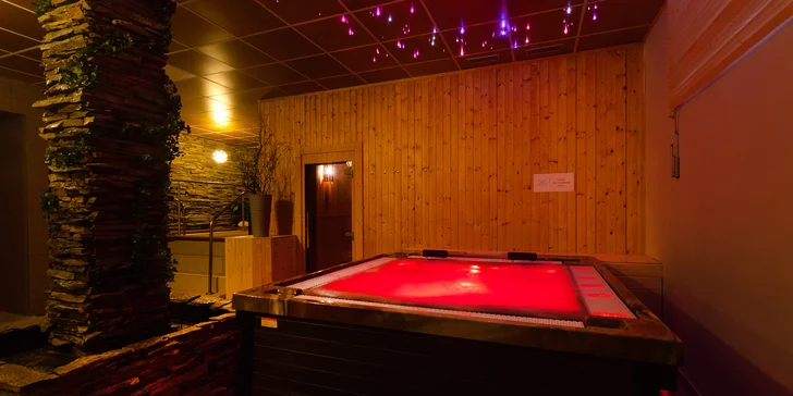 Romantika ve dvou: 100 minut v privátním wellness, víno a až 15chodové italské menu