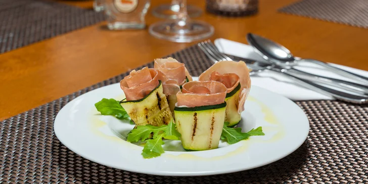 Romantika ve dvou: 100 minut v privátním wellness, víno a až 15chodové italské menu