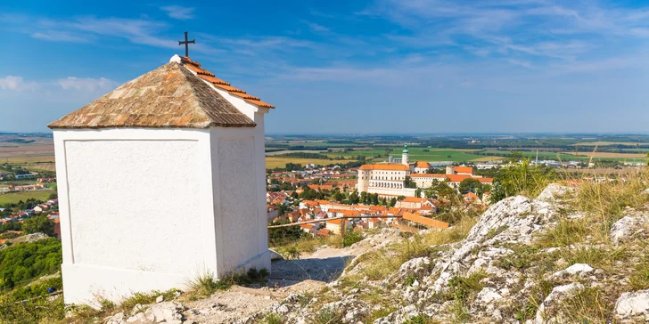 Ubytování ve vinařském penzionu poblíž Mikulova a lahev vína jako milá pozornost