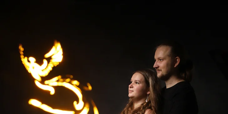 Světelné efekty a hry se světlem: kouzelné zážitkové focení v ateliéru