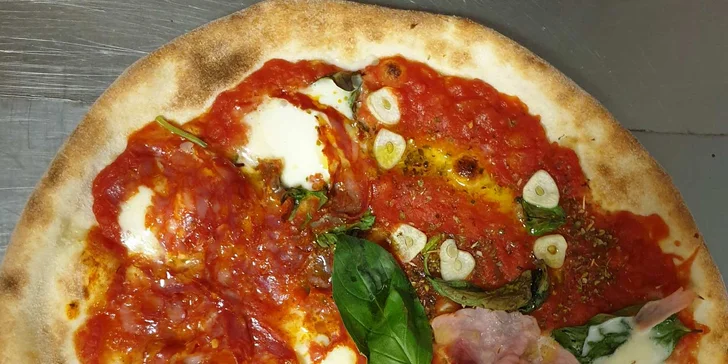 Pizza i nápoj podle výběru na místě i s odnosem s sebou pro jednoho i dva