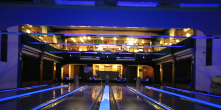 Hodina bowlingu + pivo v Bowle&Bowling