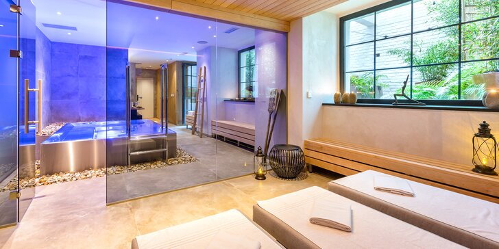 Privátní wellness v designovém hotelu na Novém Městě: sauna i vířivka a občerstvení