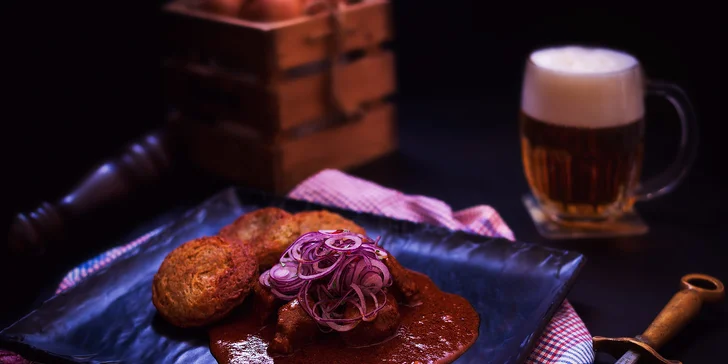Tradiční česká klasika: guláš, kachní stehno, žebra i pivo pro 1 i 2 osoby
