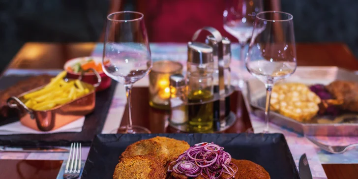Tradiční česká klasika: guláš, kachní stehno, žebra i pivo pro 1 i 2 osoby