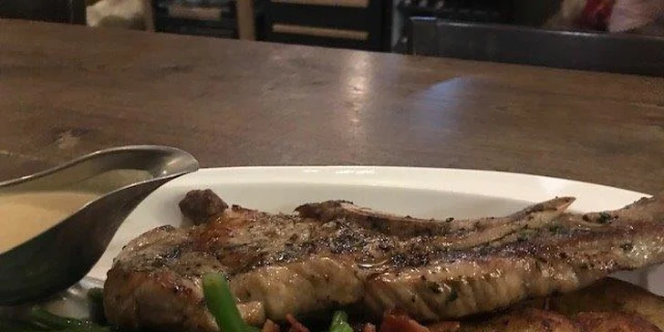 3chodové menu v centru Prahy: kuřecí prsíčka, vepřový steak i dezert