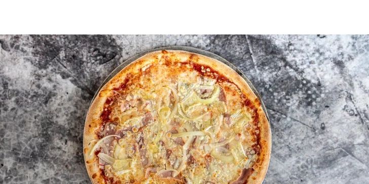 Klasická či speciální pizza, salát s kuřecím i burger z podniku Comics pizza
