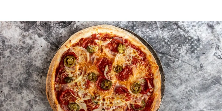 Klasická či speciální pizza, salát s kuřecím i burger z podniku Comics pizza
