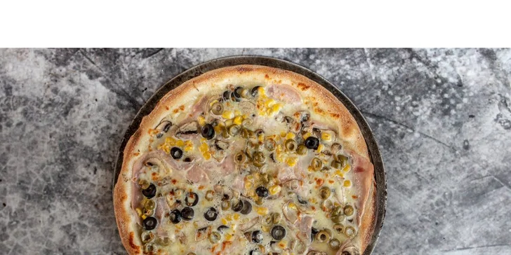 Klasická či speciální pizza, salát s kuřecím i burger z podniku Comics pizza