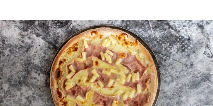 Klasická či speciální pizza, salát s kuřecím i burger z podniku Comics pizza