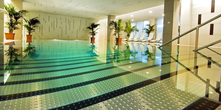Relax v hotelu Aqua**: 10 nebo 21 léčebných procedur a termální bazény